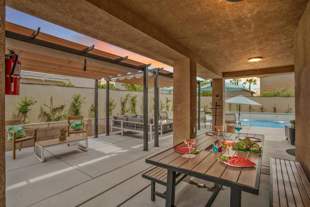فيلا Desert Fantasy Oasis Pool, Jacuzzi, Royal Beds كواتشيلا المظهر الخارجي الصورة